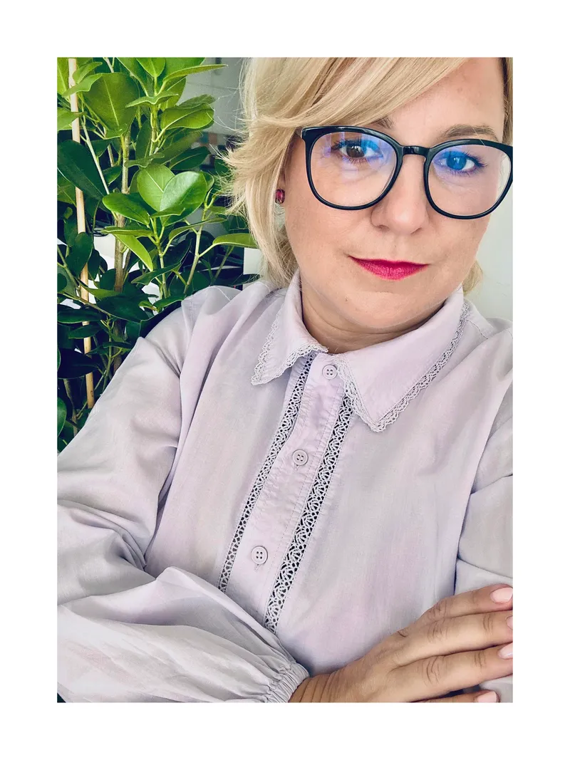 Emilia Parys w swoim gabinecie